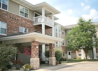 3953 S Prairie Hill Ln, Greenfield, WI 53228