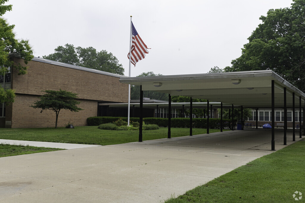 Brownell Middle School outdoor walkway entrance in Grosse Pointe Farms.
