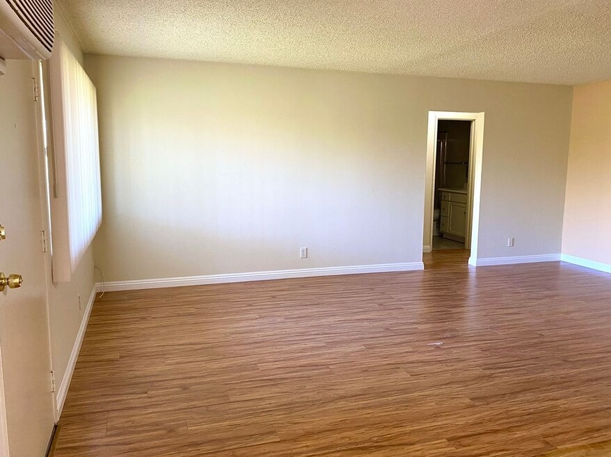 5444 Sepulveda Blvd, Sherman Oaks, CA 91411 - photo 1