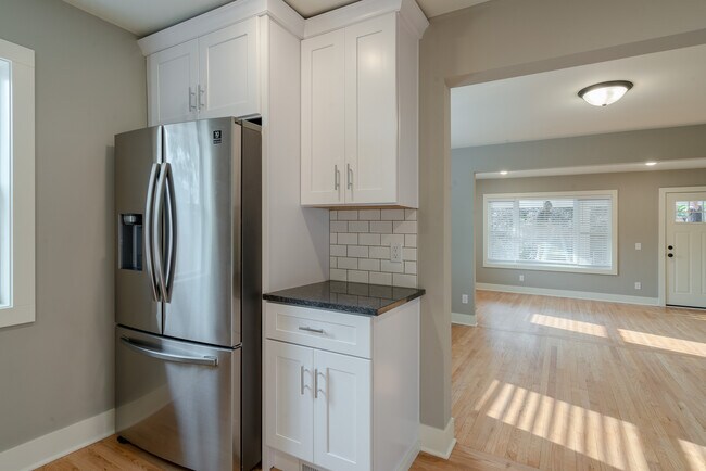 621 3rd St NW unit 2, Grand Rapids, MI 49504 - photo 5