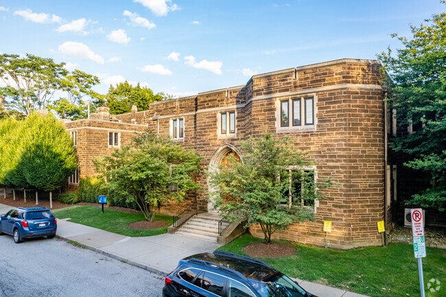 Kentucky Avenue School is a private school in Shadyside.