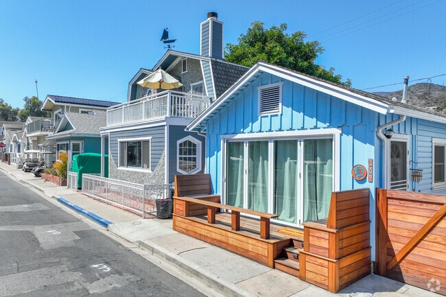 Large windows are common in Avalon’s sunny cottages.