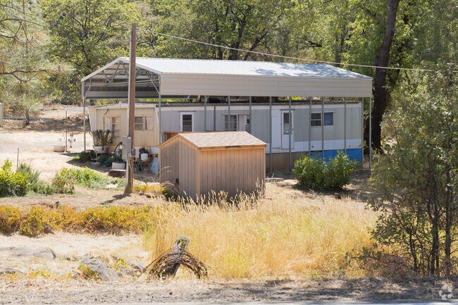 There's a wide ran of homes types in Oak Run.