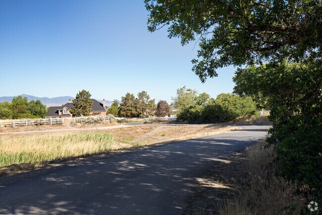 Galena Park offers pathways for hiking, equestrian use, biking, and walking in Draper.