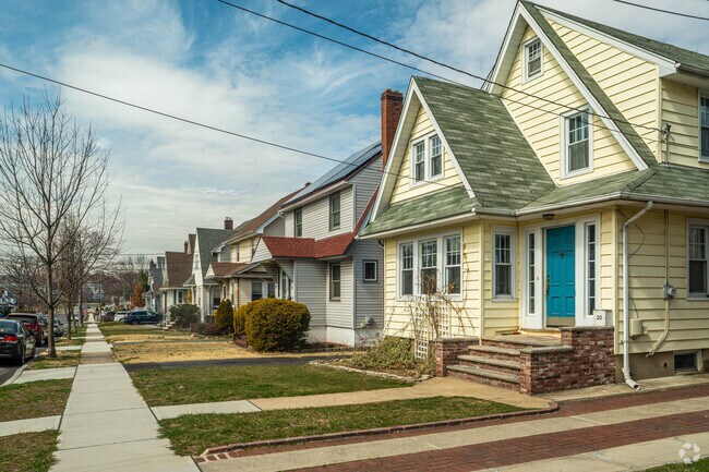 Various unique home styles can be found in the Rutherford neighborhood.