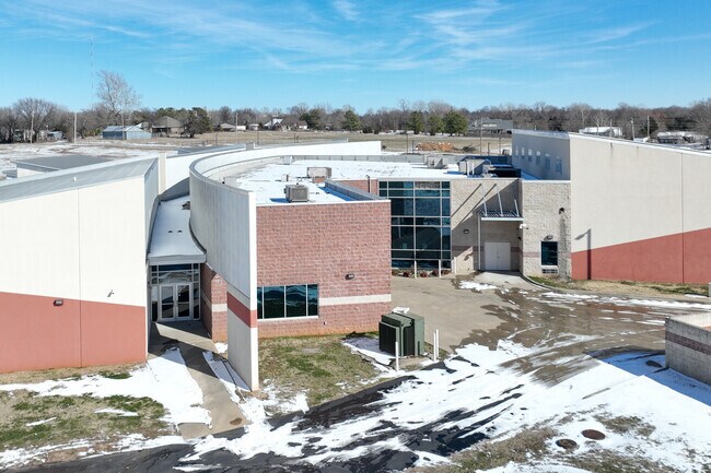 Students love the modern architectural stylings of Heritage Intermediate Grade Center.