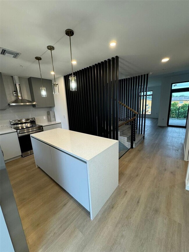 1640 Mckinley St, Hollywood, FL 33020 - photo 4