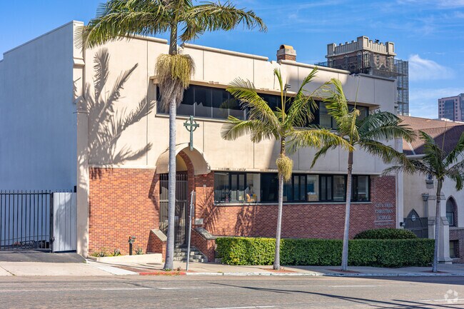 Exterior palm trees alongside the side entrance to City Tree Christian School.