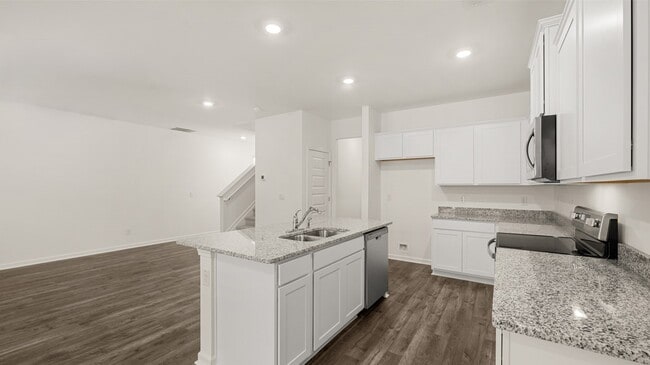 12085 Conrad Cir, Hampton, GA 30228 - photo 4