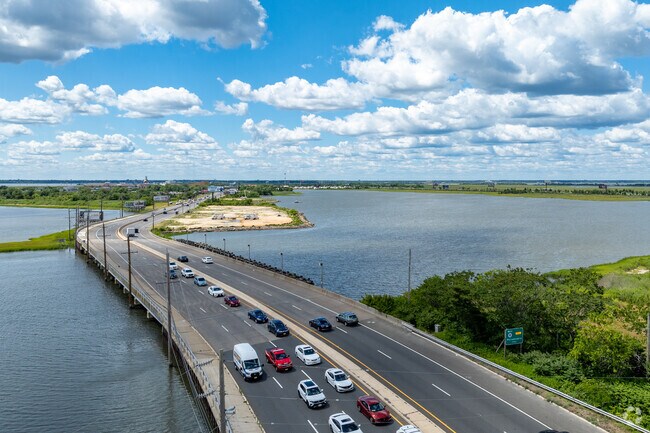 Locals use the Albany Avenue bridge to beat the AC expressway traffic heading downtown.