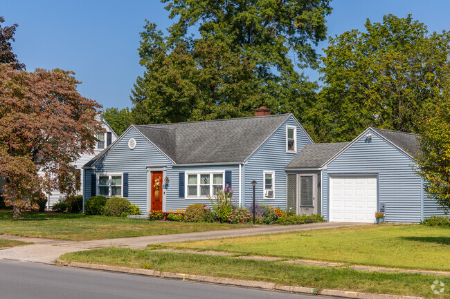 Ranch houses are perfect for those in Kenmar looking for a first home.