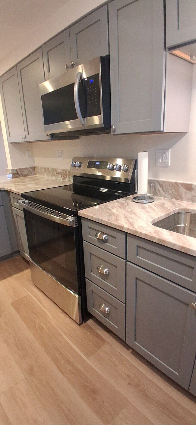 201 Hoffman Ave unit 25, Cranston, RI 02920 - photo 4