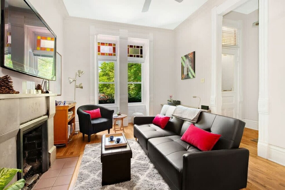 219 W Eugenie St unit ID1360108P, Chicago, IL 60614 - photo 1