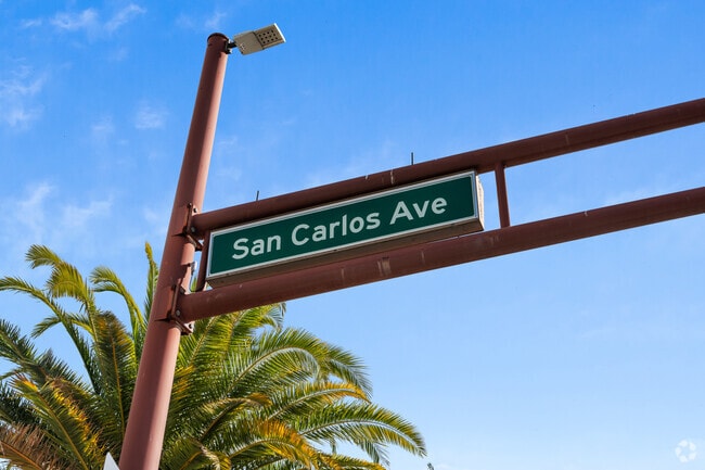 San Carlos Ave crosses into the busy El Camino Real in Howard Park.