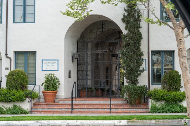 Plenty of apartment and townhome living options within the Playhouse Village in Pasadena, Ca.