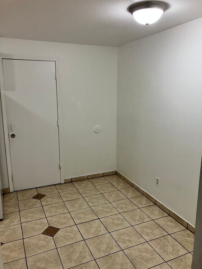 2429 NE Saratoga St, Portland, OR 97211 - photo 7