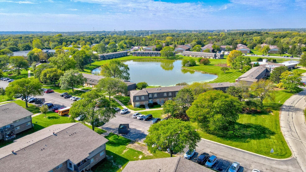 Acclaim at Hinsdale Lake