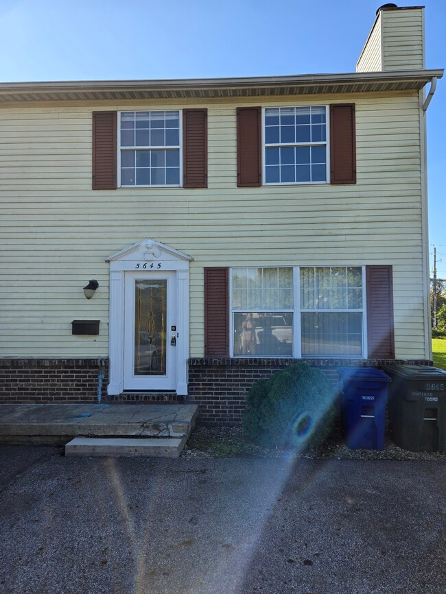 5645 Chatford Dr, Columbus, OH 43232 - photo 2