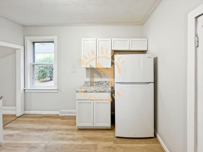 1328 N Main St unit 1328 n Main Street L, Oshkosh, WI 54901 - photo 2