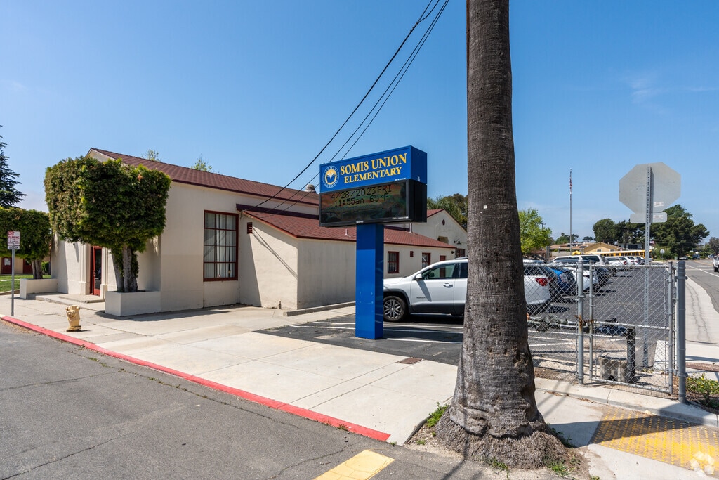 Somis Elementary School received a B from Niche.