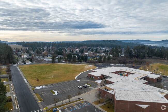 Meadow Ridge Elementary has a small courtyard at the middle of the school.