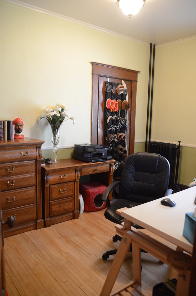 2nd bedroom