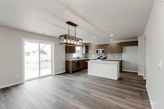 9218 W White Jasmine Ct, Nampa, ID 83687 - photo 7