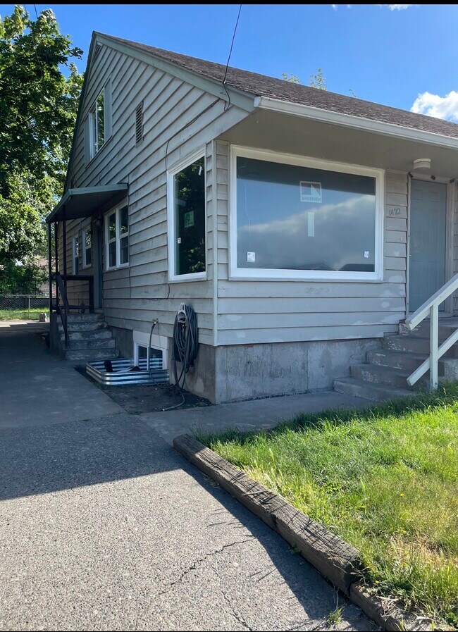 1422 E 12th St, The Dalles, OR 97058