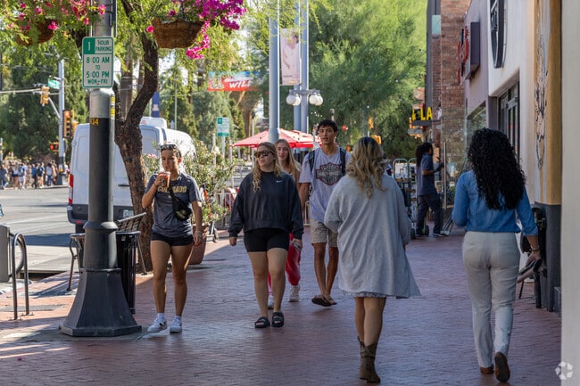 Residents can shop along University Boulevard, which is directly south of Jefferson Park.