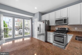 2478 Wheat Meadow Cir Unit Primary, Herndon, VA 20171