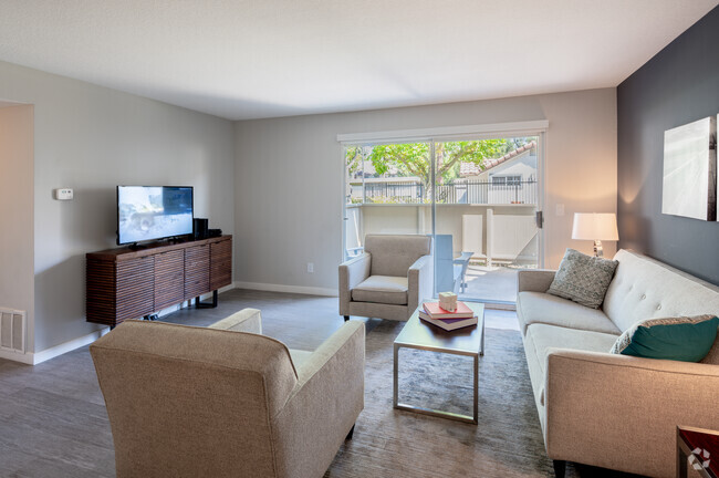 2BR, 2BA - 949SF