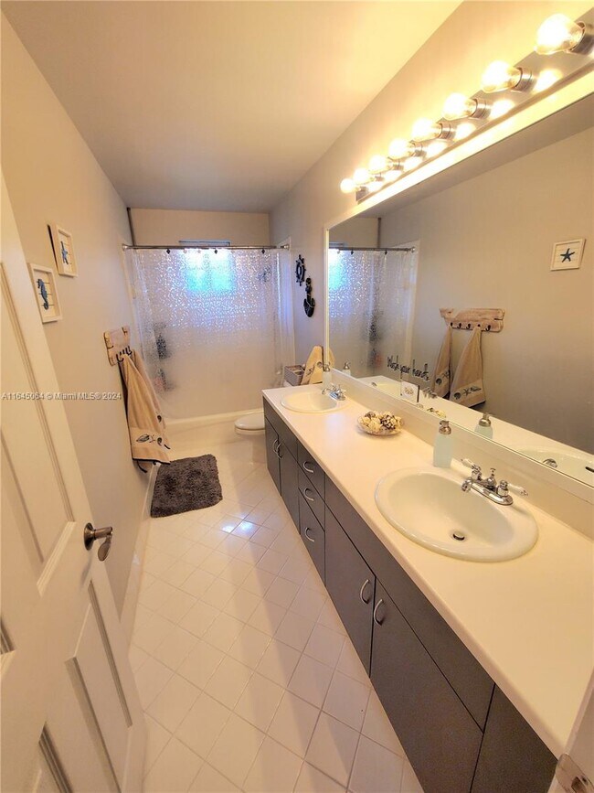 3745 San Simeon Cir, Weston, FL 33331 - photo 7