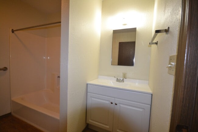 503 Broad St unit 7, Greenfield, MO 65661 - photo 4