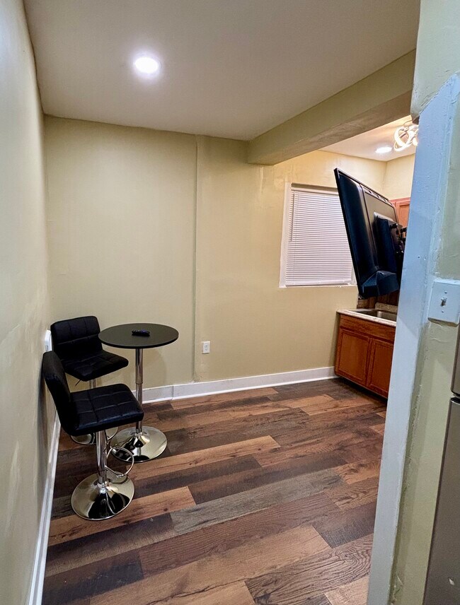 1514 W Champlost Ave unit 2nd Floor Rear, Philadelphia, PA 19141 - photo 7