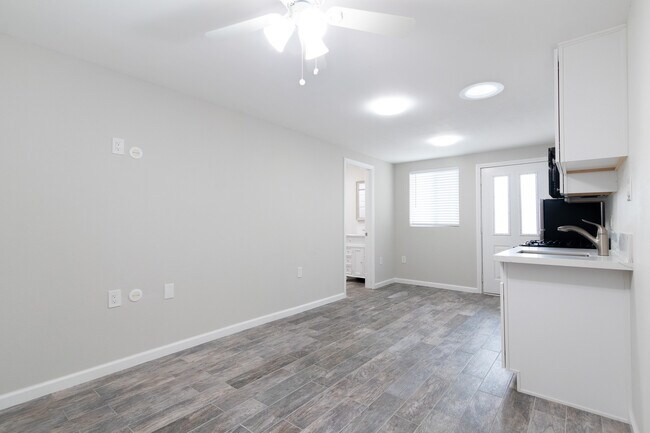 582 Douglas St unit Downstairs, Chula Vista, CA 91910 - photo 6