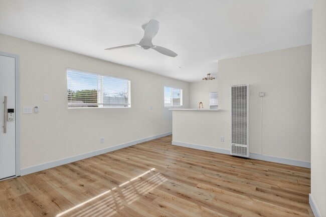 921 Alamitos Ave unit 8, Long Beach, CA 90813 - photo 3