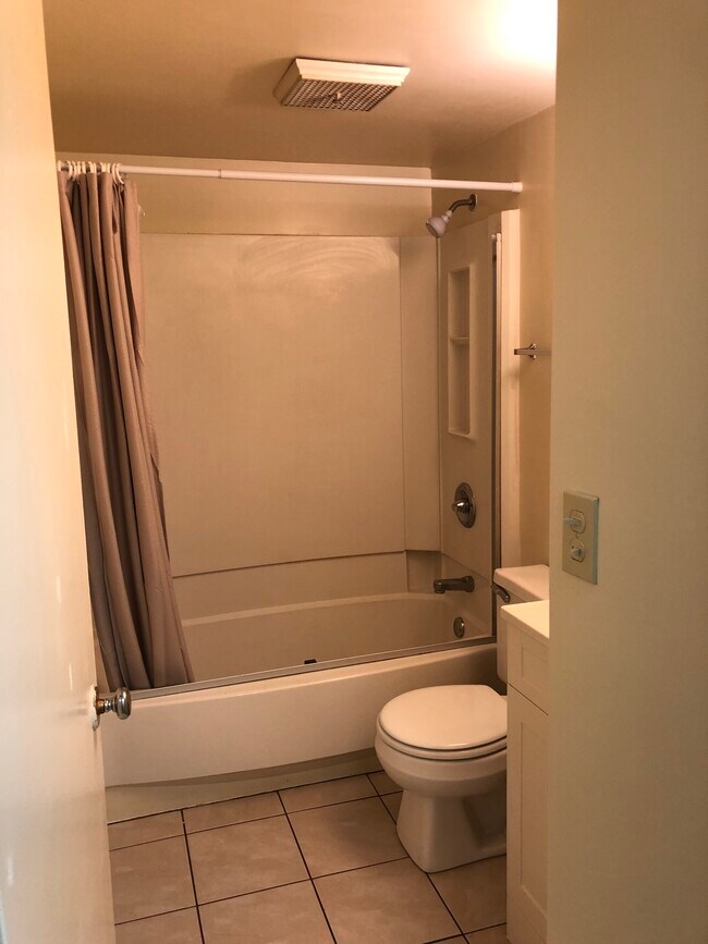 Bathroom Tub/Shower