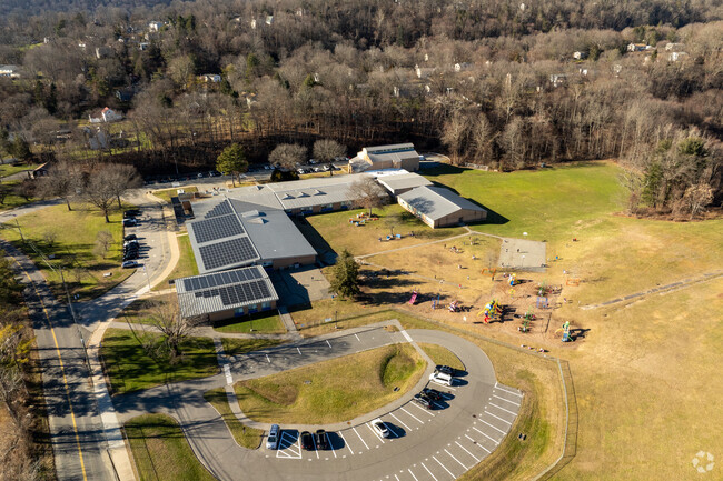 Hill And Plain Elementary School is located in New Milford Connecticut.