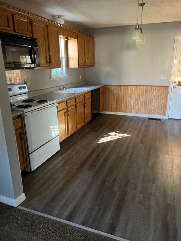 109 S 6th St, Austin, IN 47102 - photo 3