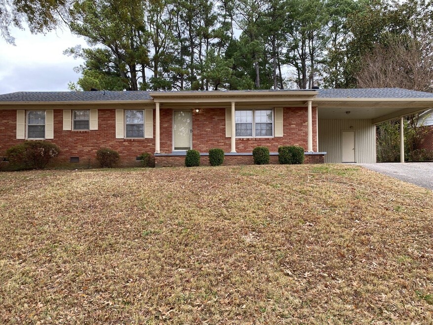 135 Ayers Dr, Jackson, TN 38301 - photo 1