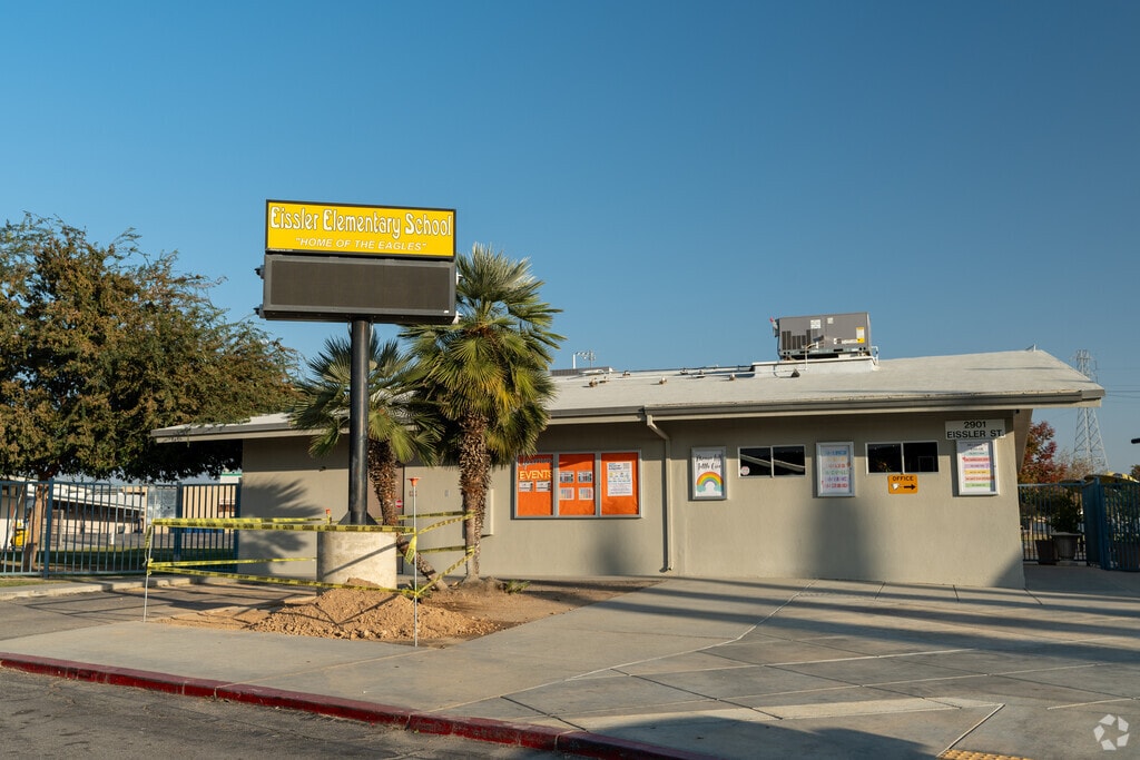 The sign at Henry Eissler welcomes students and staff as they enter the school.