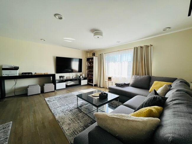 66 Smith St unit House, Glen Cove, NY 11542 - photo 4