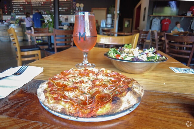 Enjoying a Dry Day Hop Tea with a pizza and salad lunch special at Migration Brewery.
