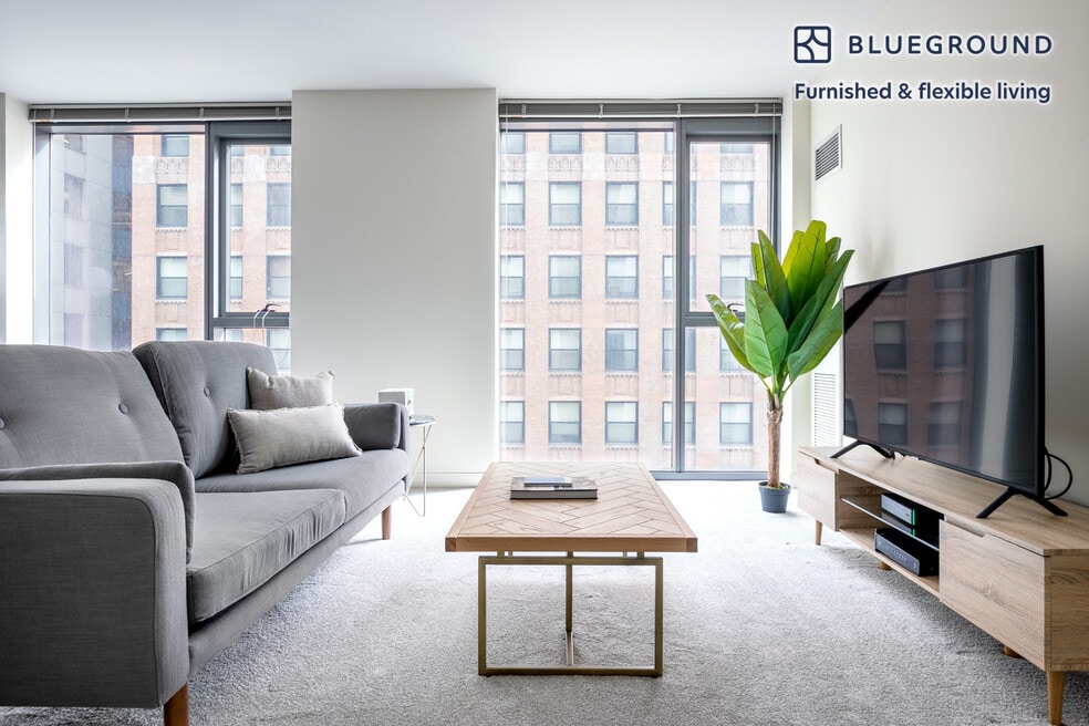 210 N Wells St unit FL16-ID242, Chicago, IL 60606 - photo 1