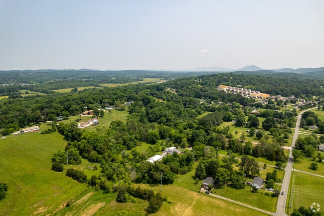 Corinth has lots of farmland and the hilly ridges provide breathtaking views of the valley.