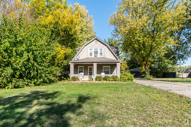 Older farmhouse style homes with large lots are available in the Edgewood area of Indianapolis.