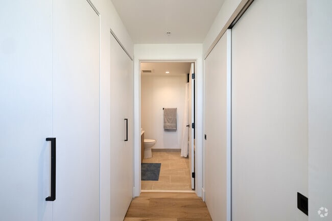 650 SW 1st St, Miami, FL 33130 - photo 6