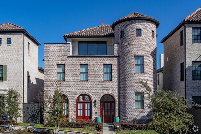 Mediterarian style homes are very popular in Spring Branch East.