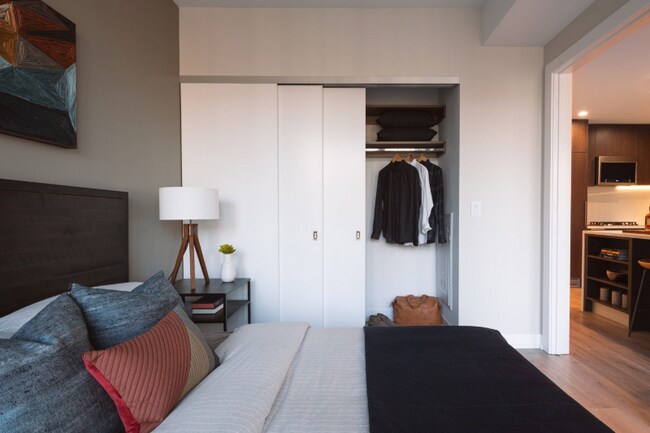 102 W Hill St, Chicago, IL 60610 - photo 6