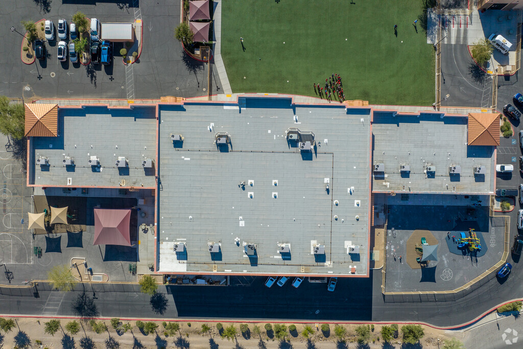 At Pinecrest Academy of Nevada Horizon, the student-teacher ratio is 22.